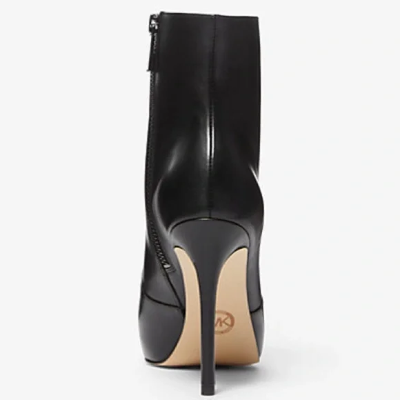 Micheal KorsRue Leather Boot